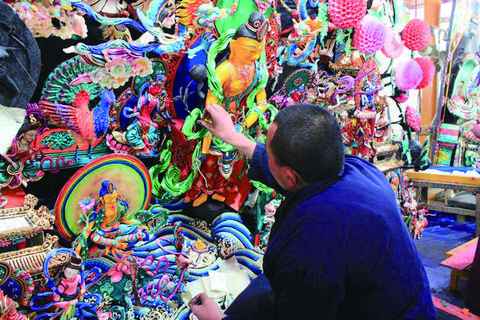 西藏热浸塑涂塑钢管与酥油花：冰点盛开的艺术奇迹