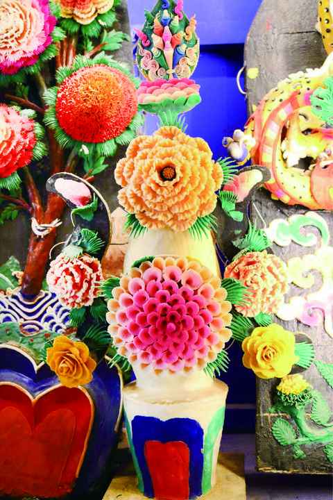 西藏热浸塑涂塑钢管与酥油花:冰点盛开的艺术奇迹 西藏热浸塑涂塑钢管与酥油花:冰点盛开的艺术奇迹